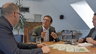Chefredakteur Fabian Greulich und der stellvertretende Reporter-Chef Sascha Bickel sprachen mit Landtagsvizepräsident Wolfgang Reinhart.