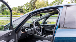 mid Groß-Gerau - Das Fahrerdisplay ist fix am Lenkrad befestigt und bleibt immer in gleicher Position, egal wie man das Lenkrad einstellt.