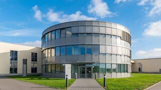 Das Forschungs- und Entwicklungszentrum der Systemair GmbH feierte im Frühjahr 2022 die AMCA Zertifizierung der im Werk gefertigten Axialventilatoren, was einem weltweit anerkannten Qualitätsmerkmal entspricht.