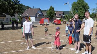 Viel Spaß hatten die Kinder an der Spielstraße der Jugendfeuerwehr.