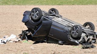 Bei einem schweren Verkehrsunfall auf der B 292 bei Schweigern ist ein vierjähriger Junge gestorben. Seine Mutter und ein sechsjähriges Kind kamen schwer verletzt ins Krankenhaus.
