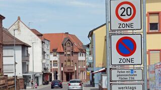Wer in die Altstadt von Walldürn fährt, trifft auf Schilder, die sowohl auf die 20er-Zone, als auch auf das Nutzen einer Parkscheibe aufmerksam machen. Doch nicht alle Fahrzeugführer scheinen diese zu bemerken.