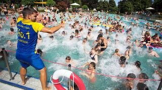 Pool-Party mit DJ und Animateuren – da wird am Samstag im Freibad in Bestenheid richtig tolle Stimmung aufkommen.
