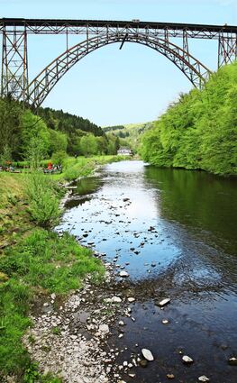 Wagemutige können auf die Müngstener Brücke auch raufklettern.