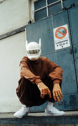 Mann und Musiker mit Maske: Cro hat sein altes Leben zurück und legt ein neues Album vor.