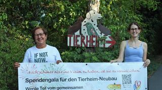 Die Vorsitzende des Tierschutzvereins, Heidrun Leiss-Schott (links), und Jasmin Paul, die zweite Vorsitzende, werben eifrig für die große Spendengala am Samstag, 15. Oktober.