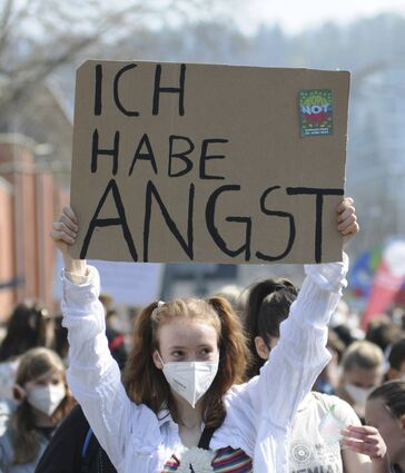 Die Generation Z geht mit vielen Ängsten in die Zukunft: Krieg, Corona, Klimawandel.