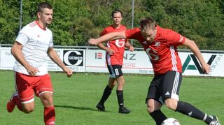 Kreisliga-Absteiger FC Schweinberg (am Ball Alexander Stang) empfängt gleich zum Start in die neue Saison am Sonntag die SpG Erftal zum Derby.