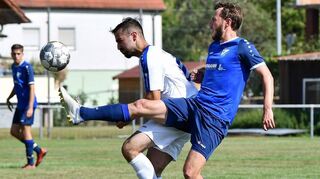 Gerlachsheim II (weiße Trikots) fuhr einen deutlichen 2:0-Sieg gegen die SpG Uissigheim II/Gamburg ein.