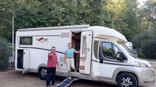 Der Buchener Wohnmobilhafen am Waldschwimmbad überzeugt Camper aus Aschaffenburg. Auch der tierische Besuch fühlt sich wohl im Morretal.