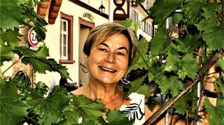 Ortsvorsteherin Claudia Kemmer hat die Schulung zur Eheschließungsstandes-beamtin absolviert und darf standesamtliche Trauungen im Markelsheimer Rathaus vornehmen. Ein Angebot, das sehr gerne angenommen wird.