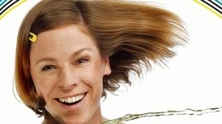 Kabarettistin Inka Meyer nimmt ihr Publikum mit ihrem Programm „Zurück in die Zugluft“ mit auf eine Reise nach dem verlorenen Spaß.