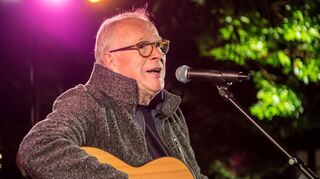 „Auf zu neuen Ufern“: Ein Konzert mit Jürgen Werth findet am 3. September in Kloster Triefenstein statt.