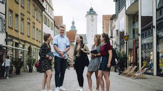 Die Studenten der Dualen Hochschule Baden-Württemberg, die im Schloss untergebracht sind, gehören seit 20 Jahren zum Stadtbild in Bad Mergentheim.
