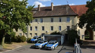 Das Bad Mergentheimer Polizeirevier ist im Schloss untergebracht. Ein neuer Zellentrakt ist in der Überlegung.