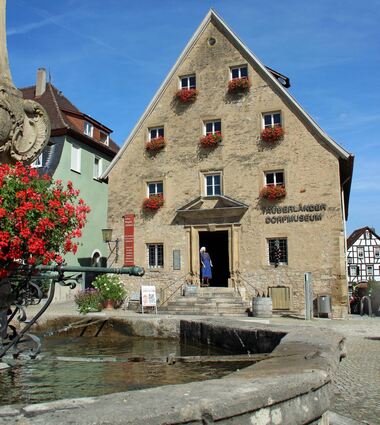 Das Tauberländer Dorfmuseum hat Geburtstag. Gefeiert wird das 50-Jahr-Jubiläum der Eröffnung am Freitag, 9. November, ab 20.30 Uhr.
