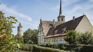 Die Ochsenfurter Spitalkirche an der historischen Stadtmauer aus dem 15. bis 19. Jahrhundert steht Besuchern am 11. September offen.