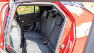 mid Groß-Gerau - Zwei Isofix Halterungen finden sich auf der Rückbank, welche sich in 40:60 Funktion teilen und umklappen lässt.