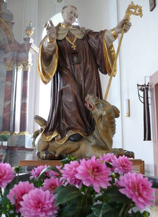 Die Pfarrgemeinde Hainstadt feiert ihren Pfarrpatron am 11. September in einem Gottesdienst, dem sich eine Prozession anschließt.