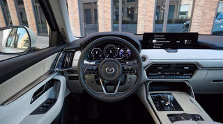 mid Düsseldorf - Das Interieur des Mazda CX-60 ist von japanischem Kunsthandwerk inspiriert.