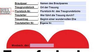 Ein rotes Herz für die Hochzeit gibt es jetzt beim Landratsamt.