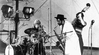 Höhepunkt musikalischer Kommunikation (v.l.): Der spätere Heidelberger Allen Blairman. Saxofon-Superstar Albert Ayler und Steve Tintweiss spielen am 25. Juli 1970 im südfranzösischen Museum Fondation Marguerite et Aimé Maeght bei Saint-Paul-de-Vence in der Nähe von Nizza.