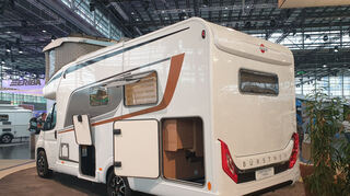 mid Düsseldorf - "Länge läuft" signalisieren fast sieben Meter Länge auch im Stand.