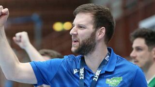 Würzburgs Trainer Julian Thomann geht mir einem auf vielen Positionen neuformierten Team in die Saison der 2. Bundesliga. Bild: Frank Scheuring