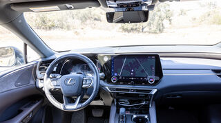 mid Santa Barbara - Das 14 Zoll Infotainment-Display ist ein weiteres Highlight, genau wie das Mark Levinson Soundsystem.