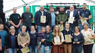 Siegerehrung im Festzelt zum traditionellen Pokalschießen.