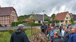 Hochwasserschutz: In Bödigheim wurde eine Maßnahme in der Ortsmitte in Augenschein genommen.