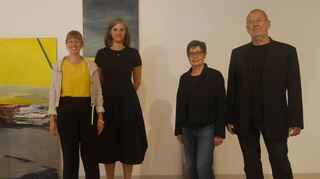 Landrat Dr. Achim Brötel, Kathrin Schneider, Melanie Becker sowie Hildegard Becker und Harald Kielmann vom Kunstverein (von links) bei der Vernissage.