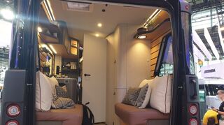 mid Düsseldorf - Die Wandverkleidung in Filzoptik schafft im Heck ein harmonisches Raumgefühl.