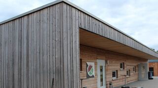 Mit der Wildbachhalle in Nassig wurde auch der neue Umkleide- und Duschtrakt am Sportplatz offiziell eingeweiht.