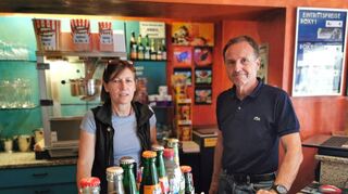 Nach Jahrzehnten hören sie auf: Gabi und Wolfgang Gebauer, die Betreiber des Wertheimer Roxy-Kinos.