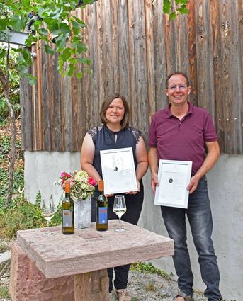 Mit zwei Goldmedaille wurden die Cuvée Alte Reben und der Rivaner von Ulrich und Simone Seitz vom Ökologischen Land- und Weinbau Seitz aus Königheim beim Organic Wine Award prämiert.