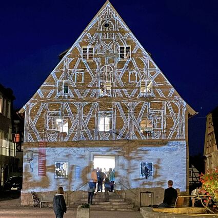 Reichlich Szenenapplaus auf dem Weikersheimer Marktplatz gab es für die ausgefeilte Projection-Mapping-Illumination von Johannes Müller.