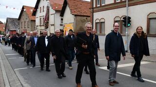 Der Königshöfer Stadtrat Herbert Bieber (vorne links) trug beim „Zug der Freiheit“ die