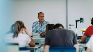 DAK-Ausbildungsleiter Thomas Fröhmer ist auch Dozent am DHBW-Campus Bad Mergentheim.