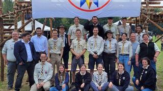 Der Pfadfinderstamm der Royal Rangers in Weikersheim feierte seinen 30. Geburtstag. Unter den Gratulanten war auch der Weikersheimer Bürgermeister Nick Schuppert (stehend, Dritter von links).