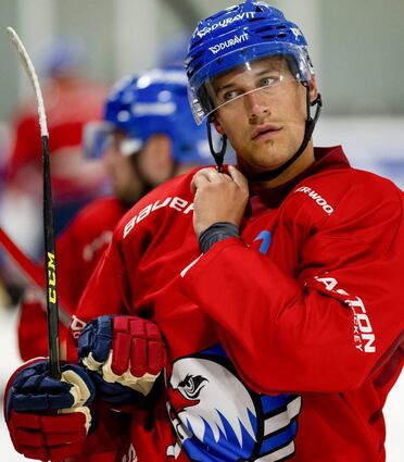 Zurück auf dem Eis: Tyler Gaudet wird am Freitag in Bremerhaven sein erstes Saisonspiel für die Adler bestreiten.