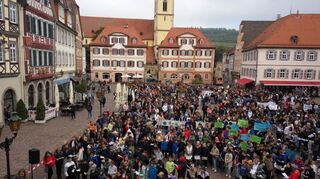 Rund 1500 Schüler und Schülerinnen der weiterführenden Schulen Bad Mergentheims waren an der Marktplatz-Aktion beteiligt.