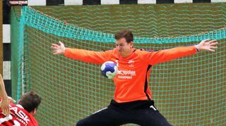 Augen zu und durch: Hardheims Torhüter Christian Ernst möchte im Badenliga-Heimspiel gegen Viernheim seinen Teil dazu beitragen, dass die Überraschung gegen den TSV Viernheim gelingt.