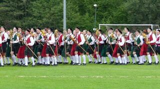 Aus 44 Paaren besteht die Winzertanzgruppe aus Niederstetten. Der Winzertanz zog beim Herbstfest wieder viele Zuschauer an – trotz des bescheidenen Wetters.