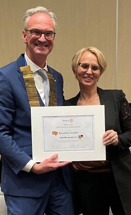 Präsident Ralf Blumenstock vom Rotary-Club Bad Mergentheim und Präsidentin Scarlett Herzog Veigl vom Rotary-Club Rheinfelden-Fricktal.