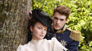 Devrim Lingnau als Kaiserin Elisabeth und Philip Froissant als Franz Joseph in der Netflix-Serie „Die Kaiserin“ („The Empress“).