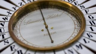 Ein nachgebauter Zeigertelegraf (1847) ist im historischen Depot von Siemens zu sehen.