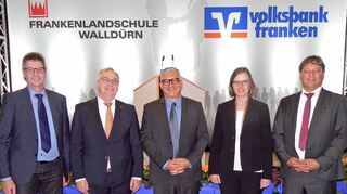 Das mittlerweile 30. Wirtschaftsforum der Frankenlandschule Walldürn und der Volksbank Franken fand in der Nibelungenhalle statt. Das Bild zeigt von links Gerd Straub, Rainer Kehl, Professor Palm, Karin Fleischer und Torsten Mestmacher.