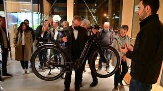Gar nicht so schwer, ein E-Bike aus Carbonfaser der Firma Storck Bicycle.