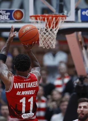 Baskets-Neuzugang Stanley Whittaker war Antreiber der Würzburger im Heimspiel gegen Bonn, doch er konnte die klare Niederlage nicht verhindern.
